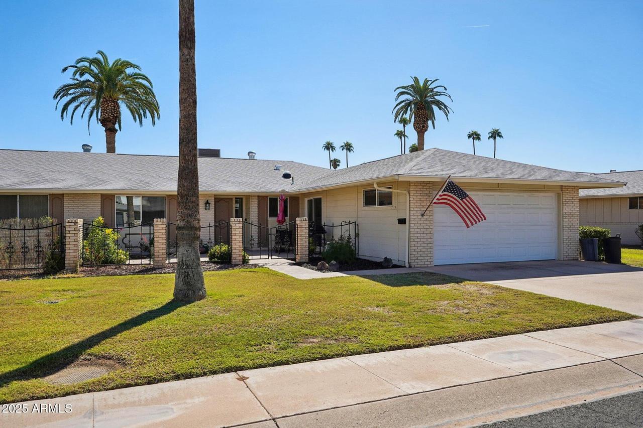 10339 W Kingswood Cir., Sun City, AZ 85351