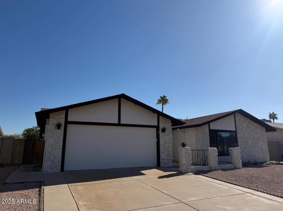 11449 S Iroquois Dr., Phoenix, AZ 85044