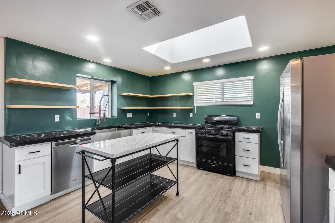 2232 W San Miguel Ave., Phoenix, AZ 85015