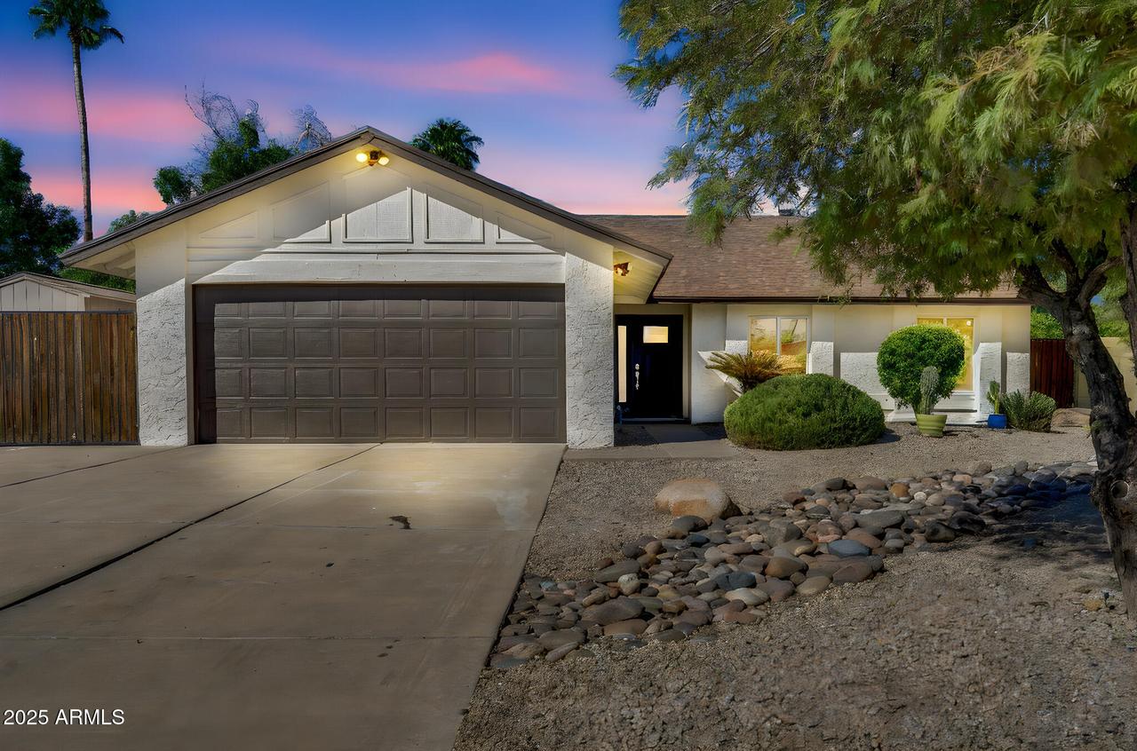 5330 E Tierra Buena Ln., Scottsdale, AZ 85254