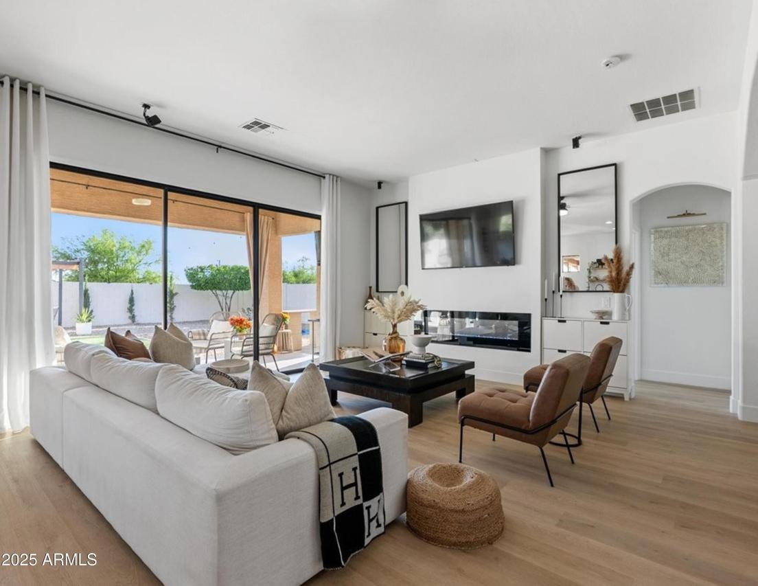 2405 W Apache Rain Rd., Phoenix, AZ 85085