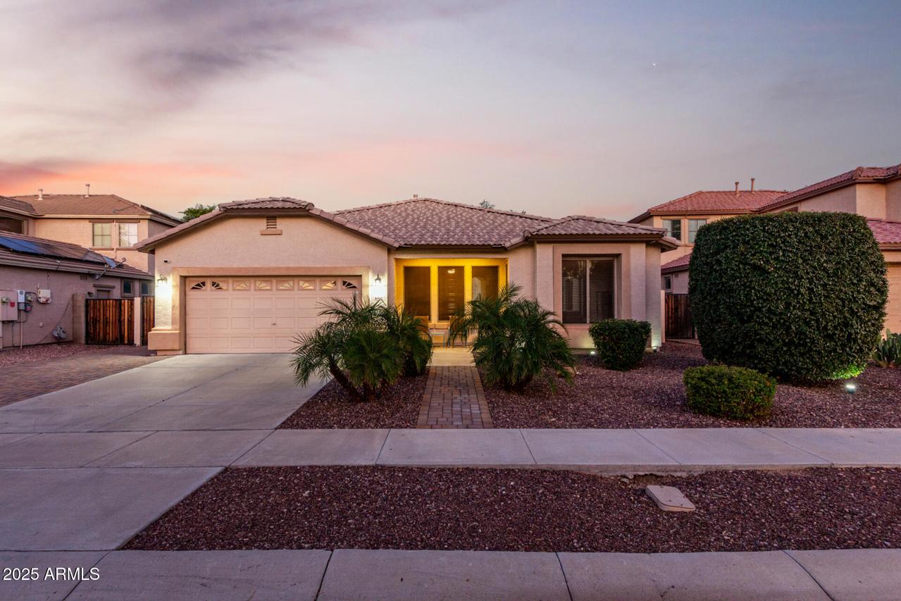 8913 S 41st Glen, Laveen, AZ 85339