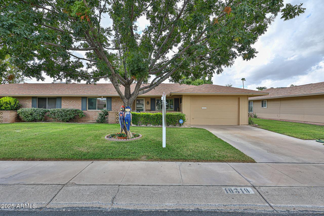 10319 W Prairie Hills Cir., Sun City, AZ 85351