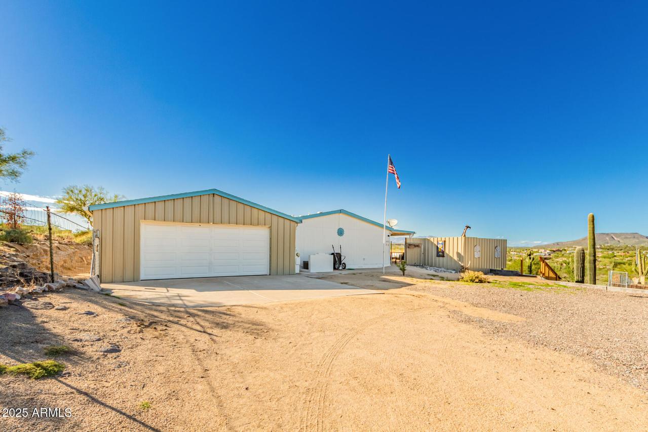 2428 W Wolftrap Rd., New River, AZ 85087
