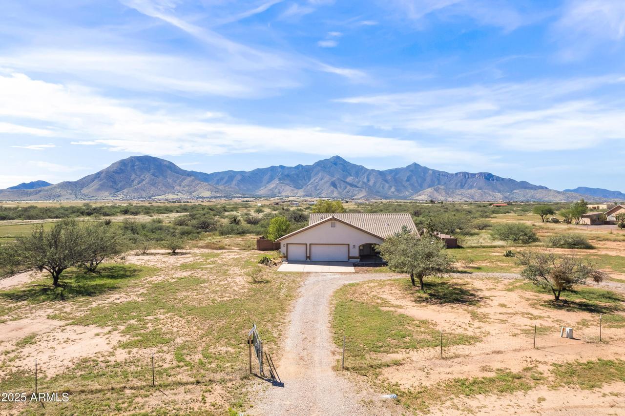 9456 S Springtail Dr., Hereford, AZ 85615