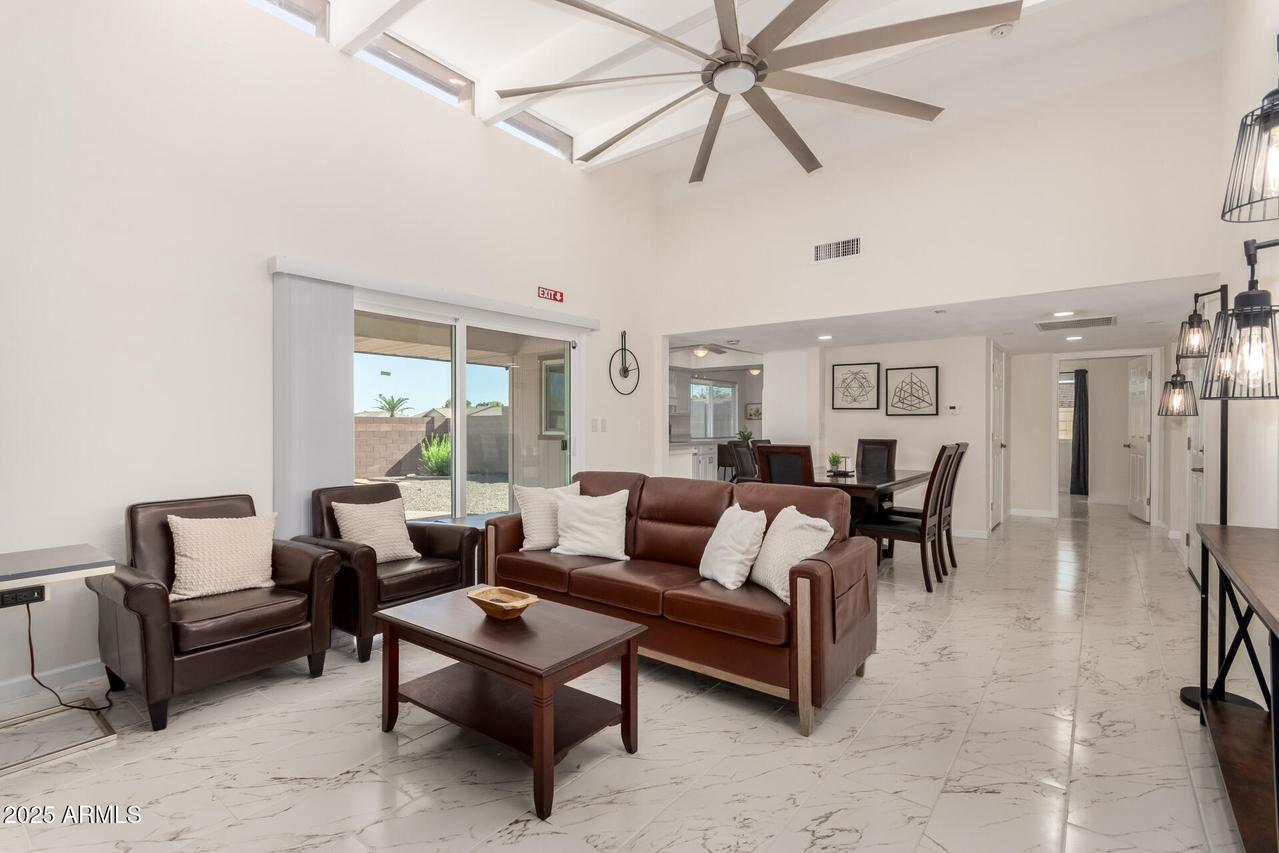 10441 W Twin Oaks Dr., Sun City, AZ 85351