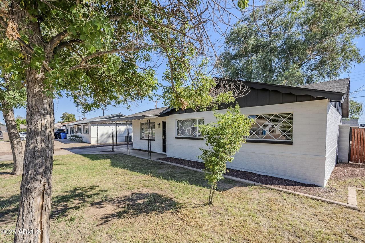 2445 W Diana Ave., Phoenix, AZ 85021