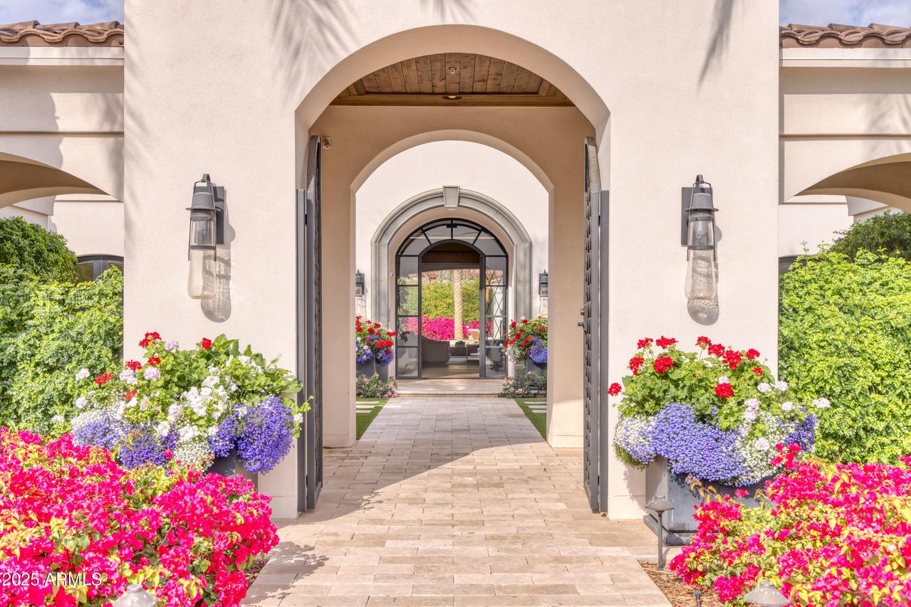 5220 N Casa Blanca Dr., Paradise Valley, AZ 85253