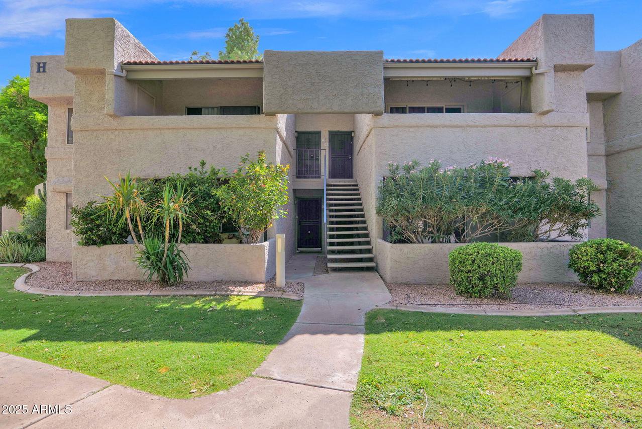 4444 E Paradise Village Pkwy. #221, Phoenix, AZ 85032