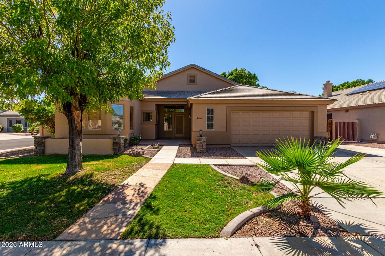 7977 W Clara Ln., Peoria, AZ 85382