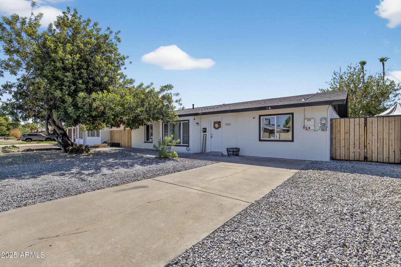 2341 W Laurel Ln., Phoenix, AZ 85029