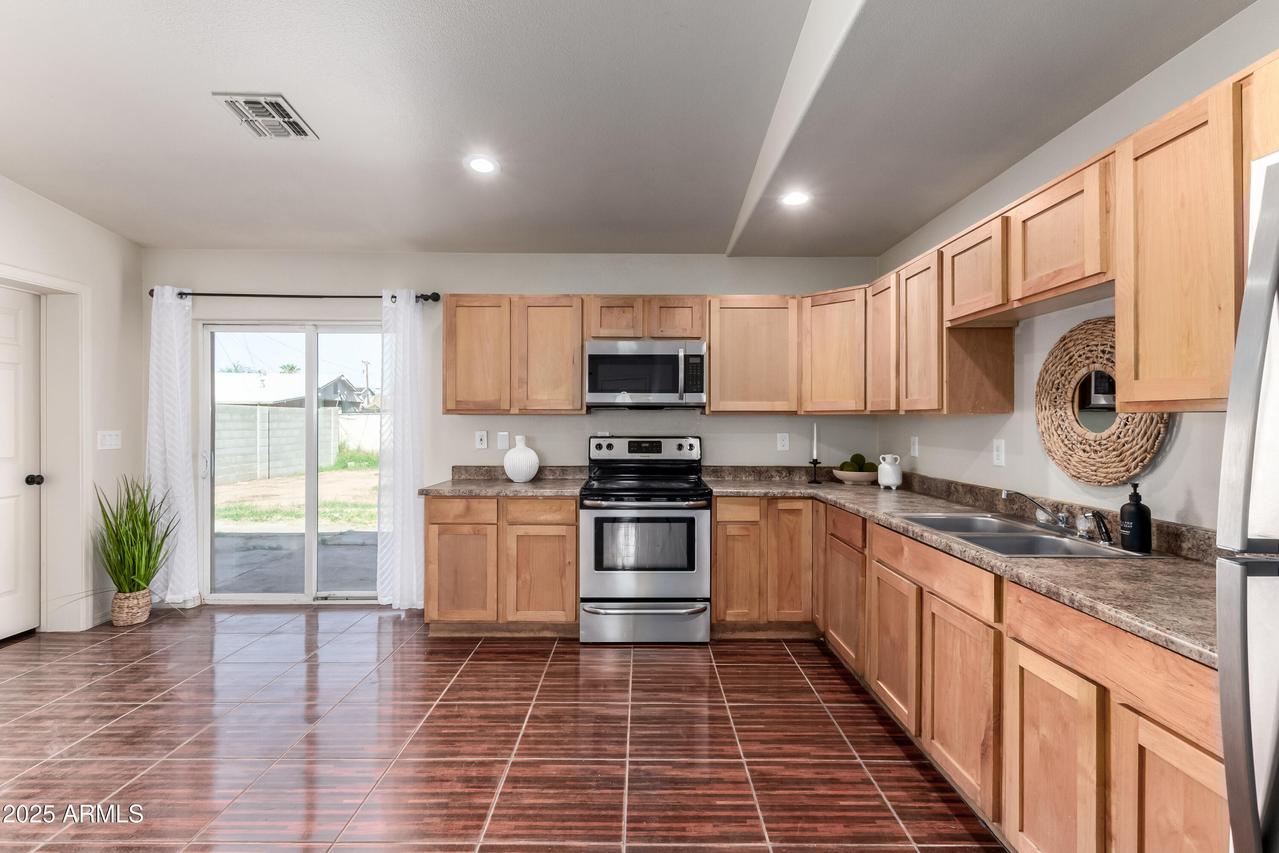 6748 W Coolidge St., Phoenix, AZ 85033