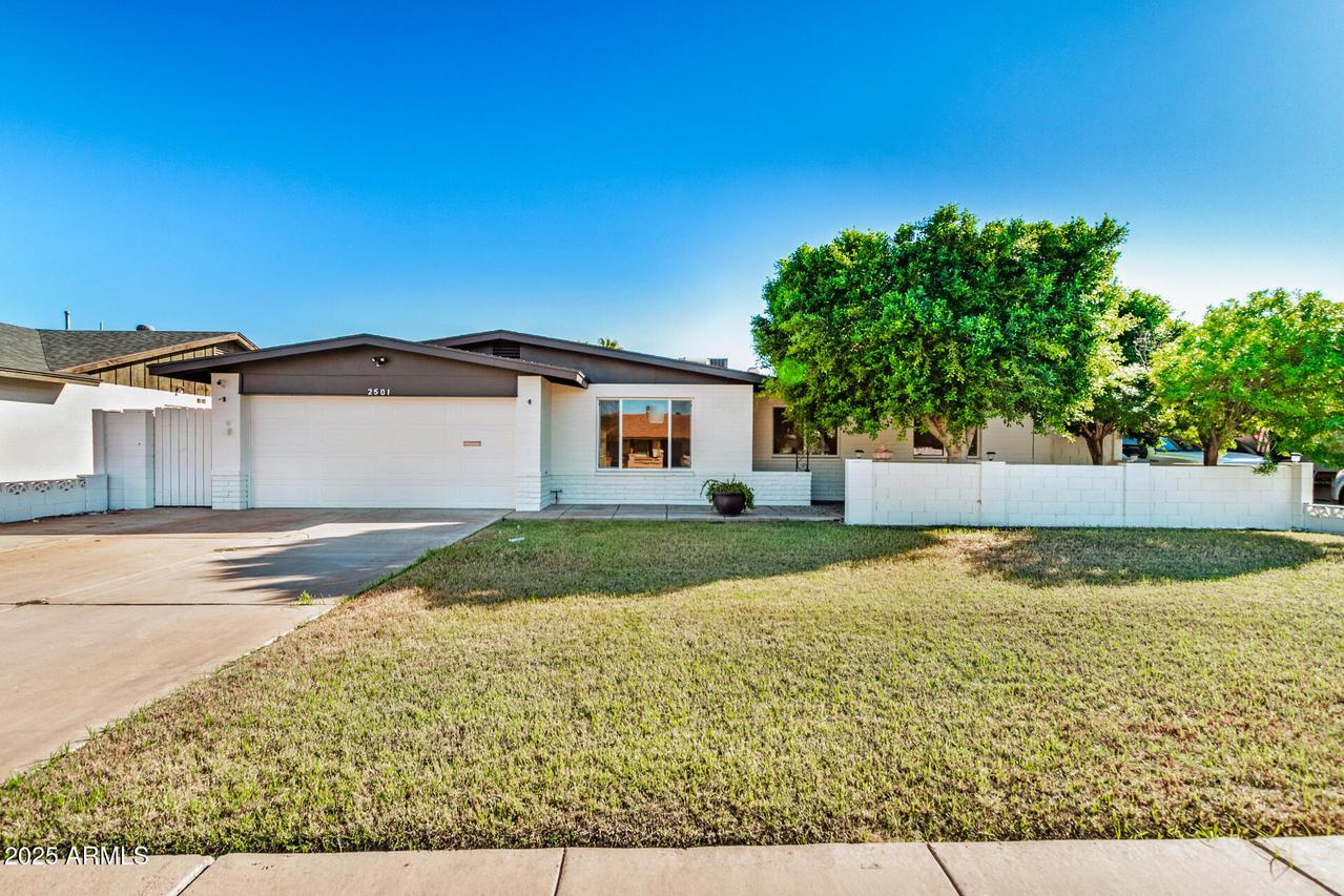 2501 E Pebble Beach Dr., Tempe, AZ 85282