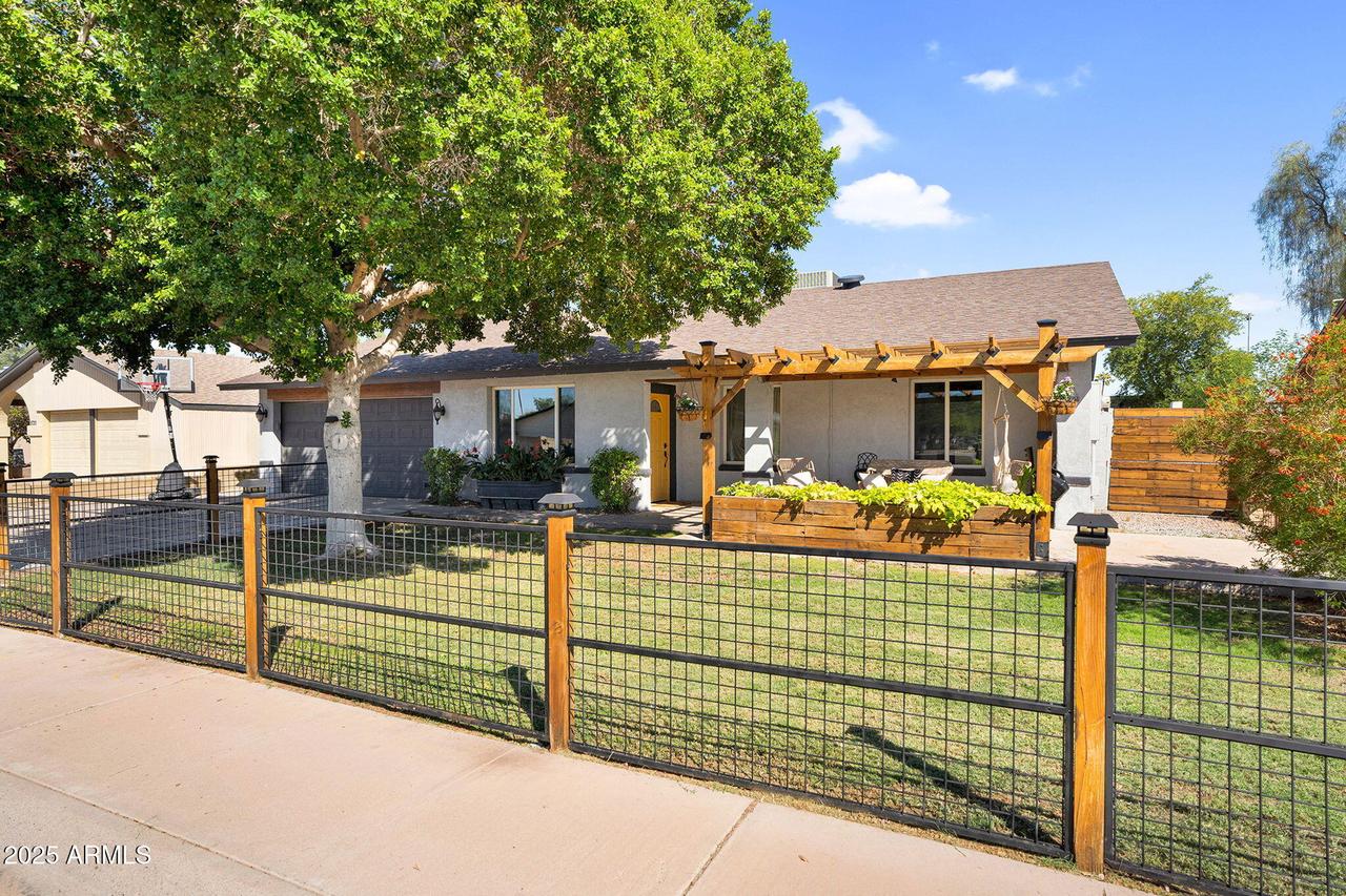 5727 S Siesta Ln., Tempe, AZ 85283