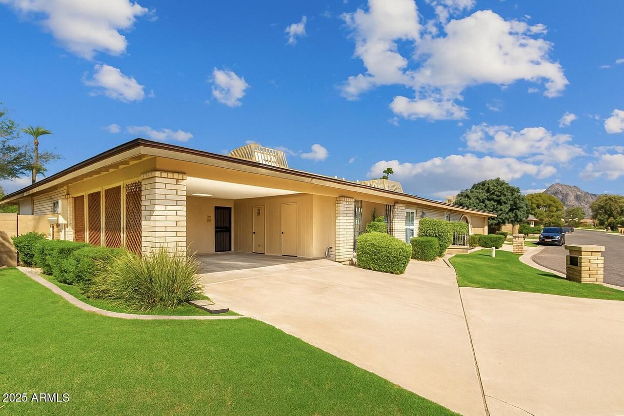 1012 E Wagon Wheel Dr., Phoenix, AZ 85020