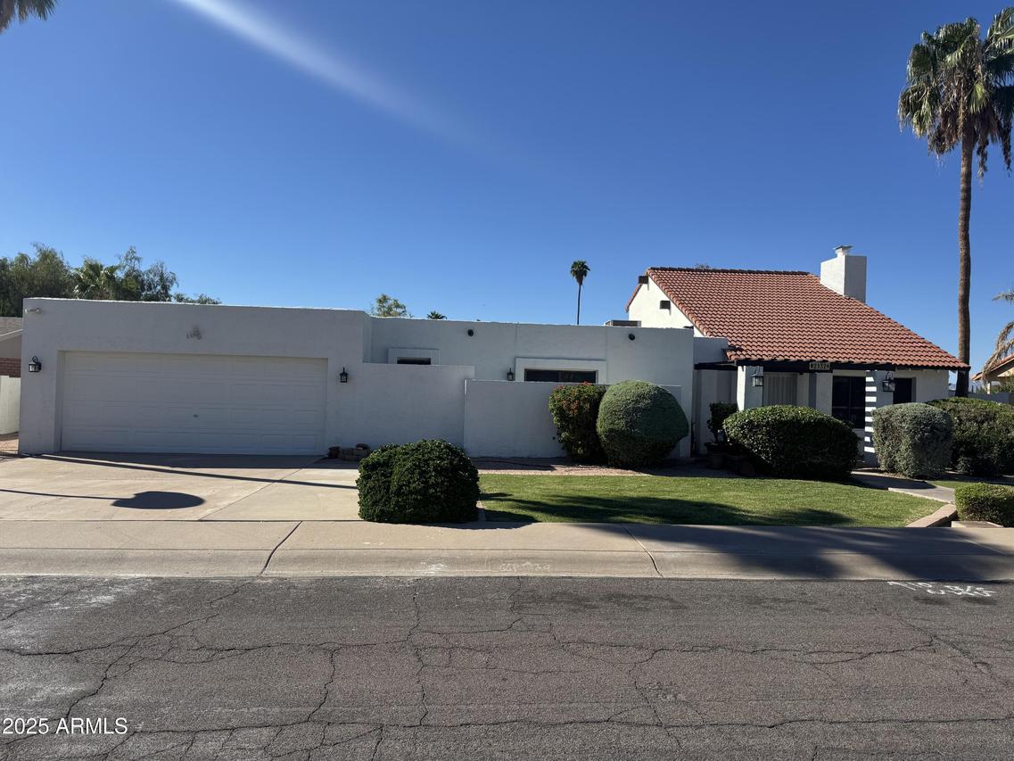 2132 N 63rd Pl., Mesa, AZ 85215