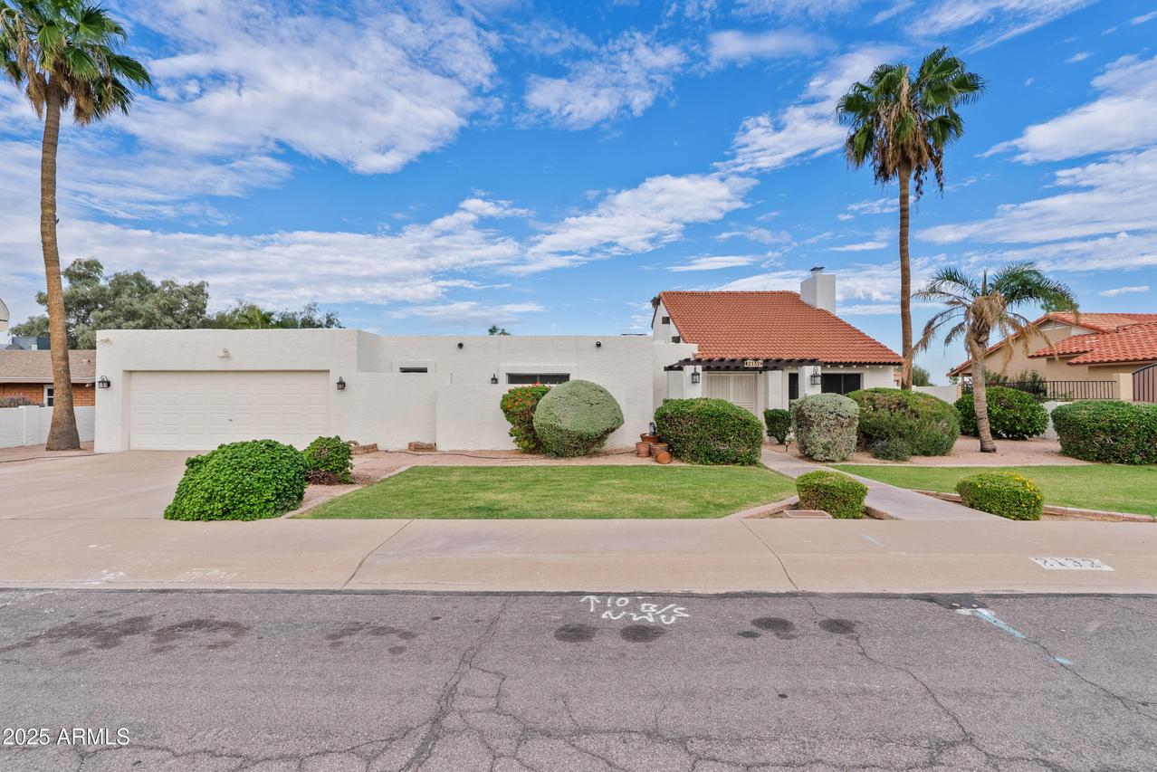 2132 N 63rd Pl., Mesa, AZ 85215