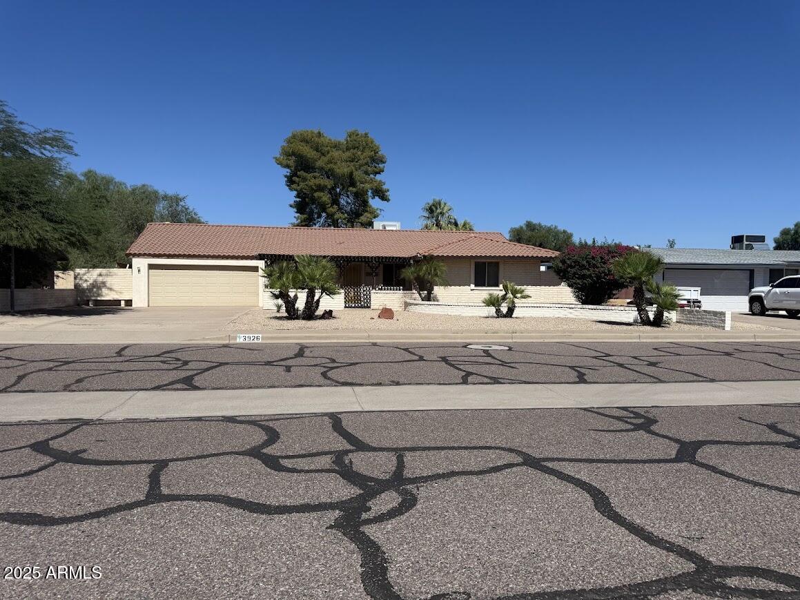 3926 E Laurel Ln., Phoenix, AZ 85028