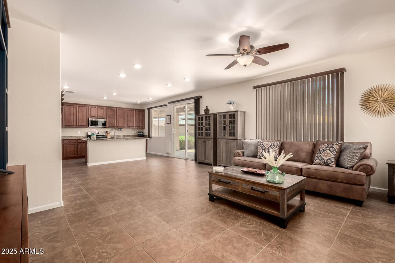 13123 W Cottontail Ln., Peoria, AZ 85383