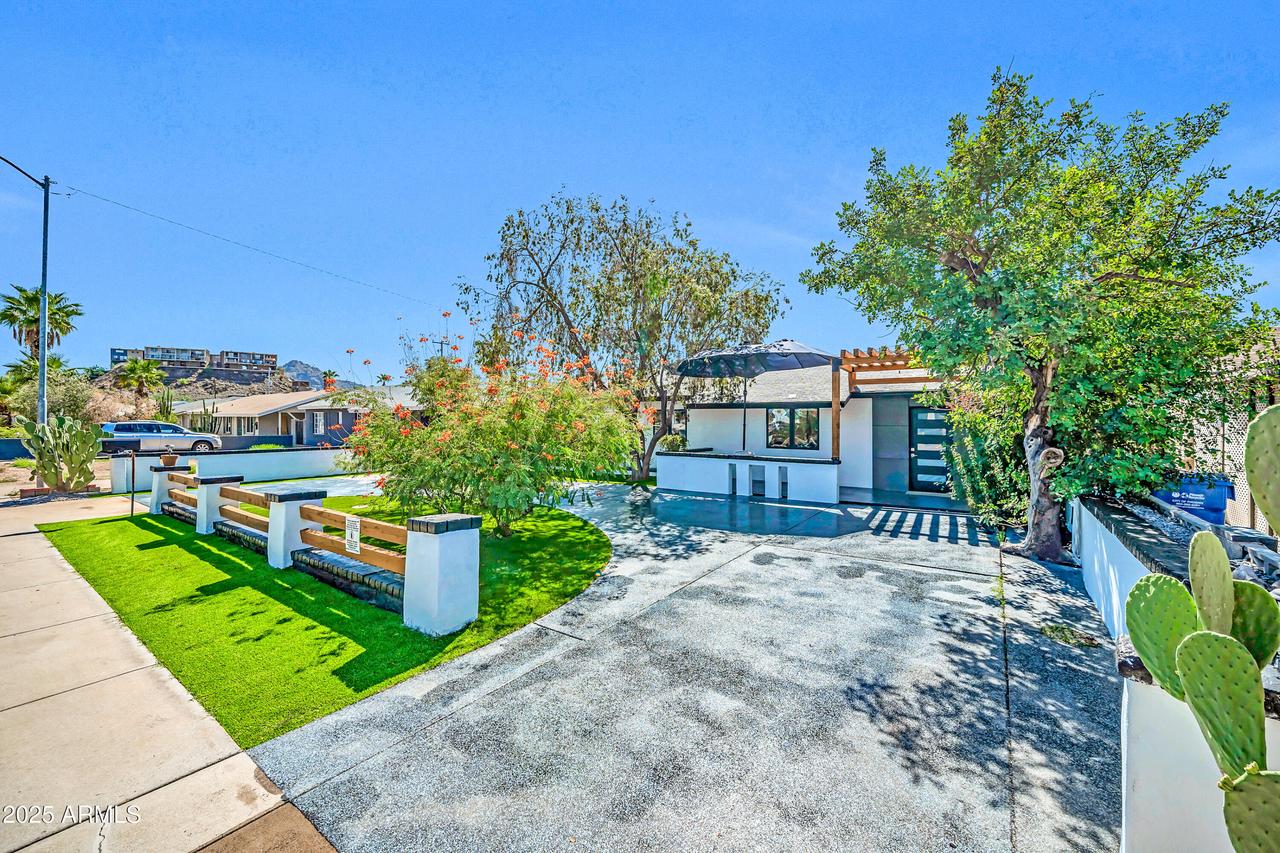 833 E Butler Dr., Phoenix, AZ 85020