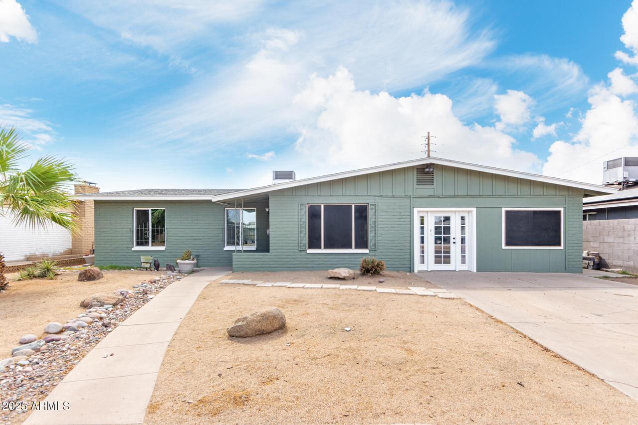 2634 S Elm St., Tempe, AZ 85282