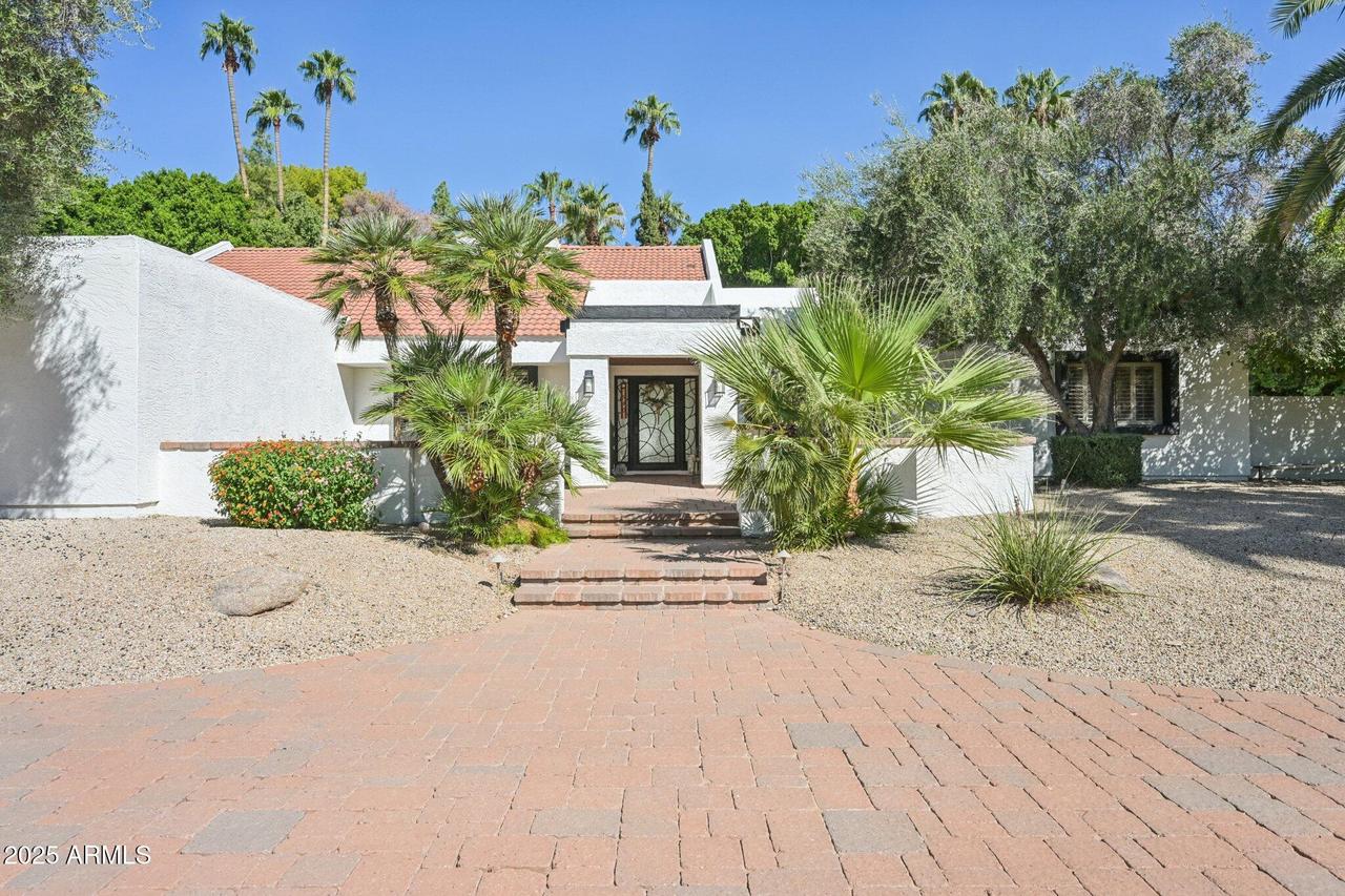 540 E Cercado Ln., Litchfield Park, AZ 85340