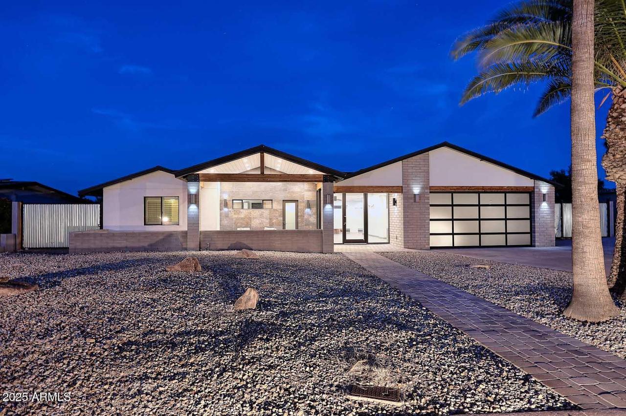 11007 N 26th St., Phoenix, AZ 85028