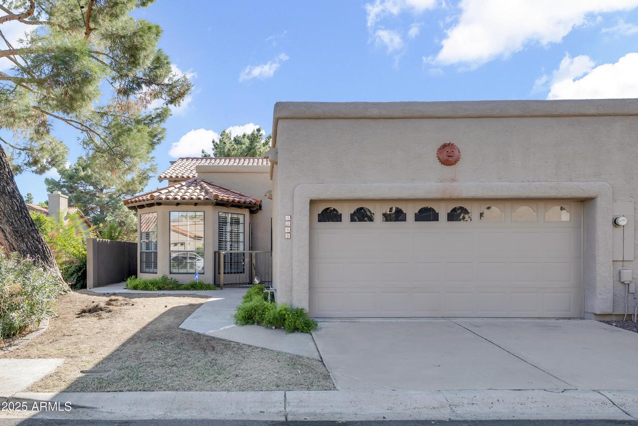 4043 E Paradise Dr., Phoenix, AZ 85028