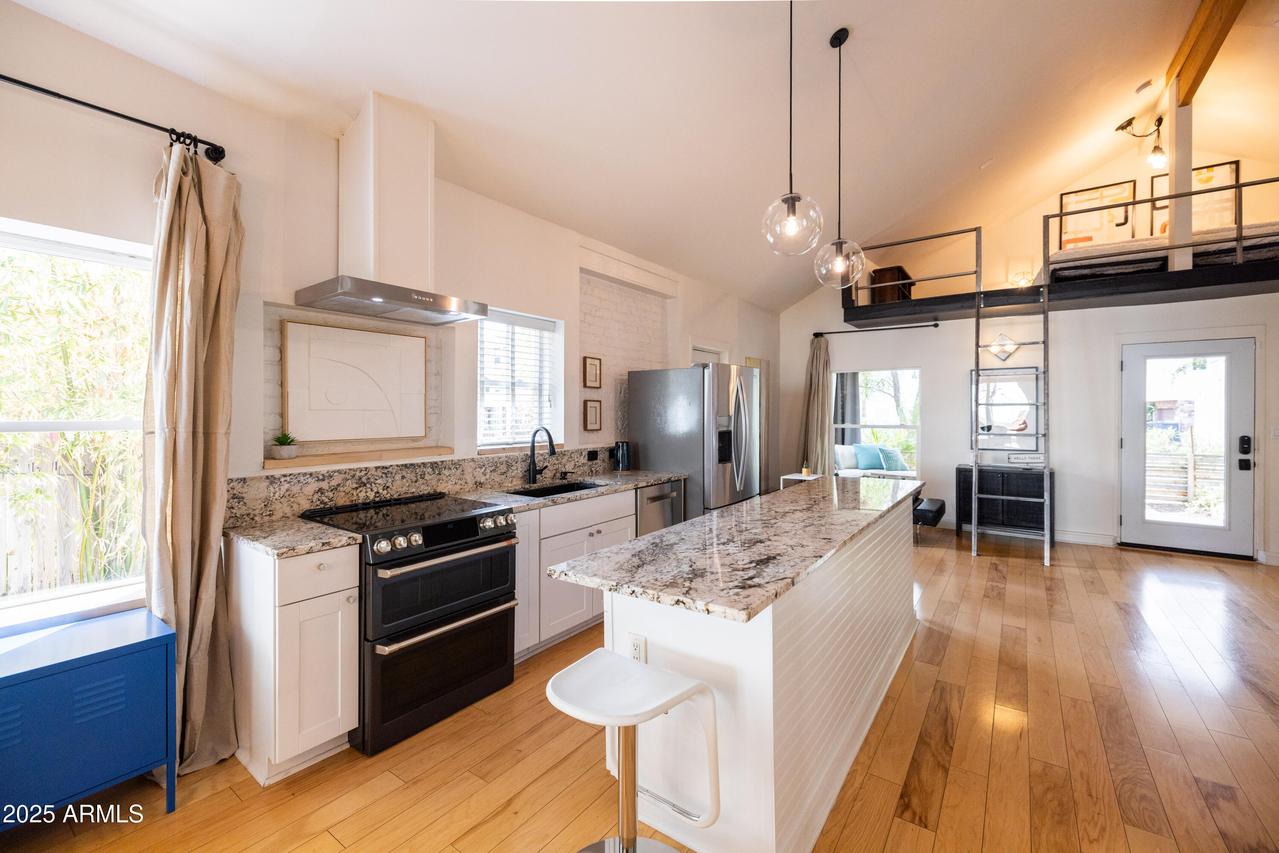 829 N 8th Ave., Phoenix, AZ 85007