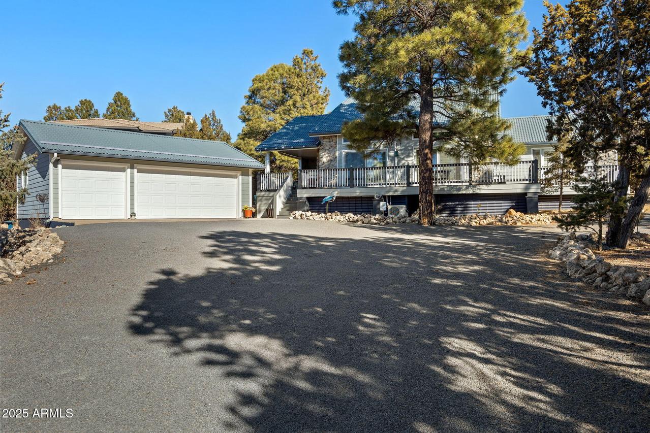 2226 Fairway Dr., Overgaard, AZ 85933