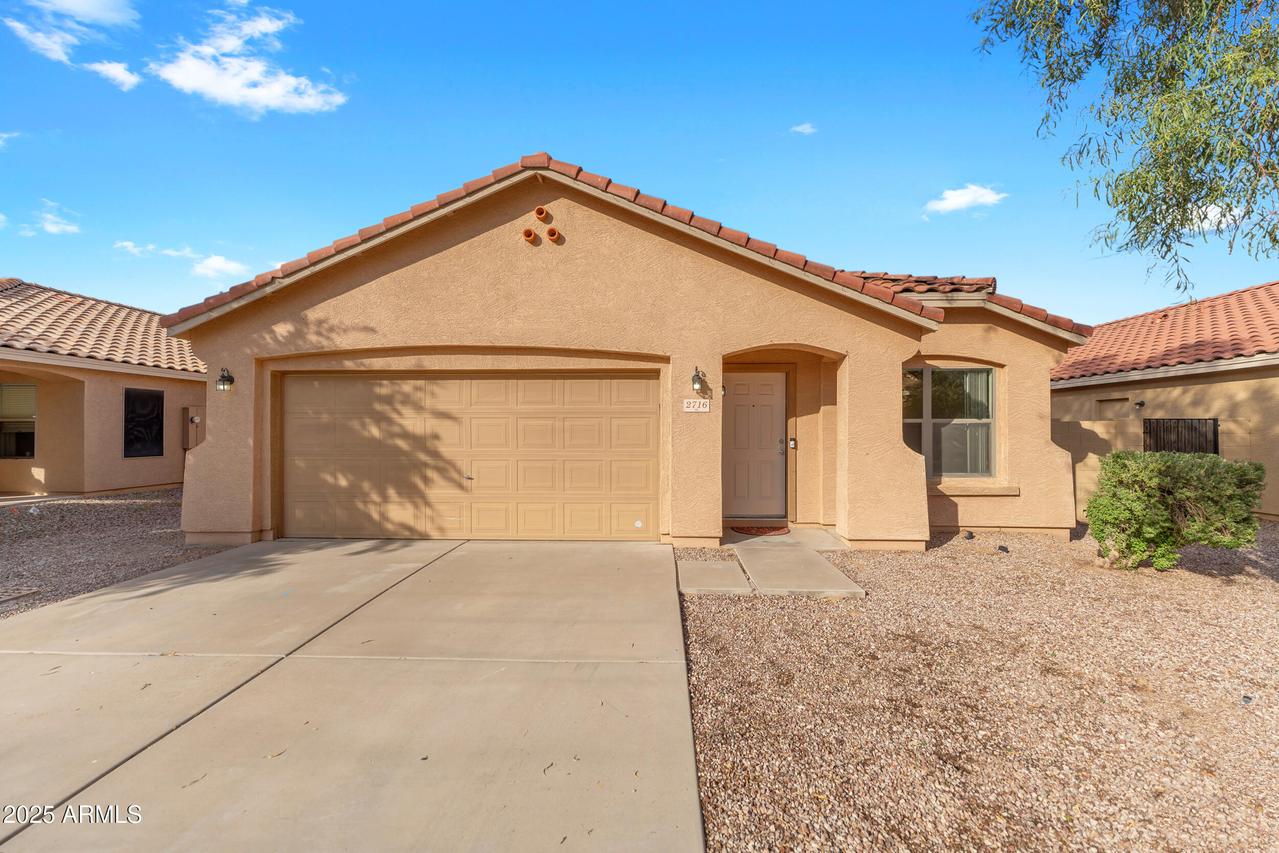 2716 W Allens Peak Dr., San Tan Valley, AZ 85144