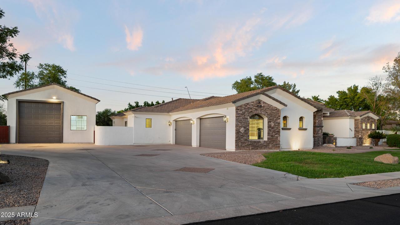 3732 E Nance Cir., Mesa, AZ 85215