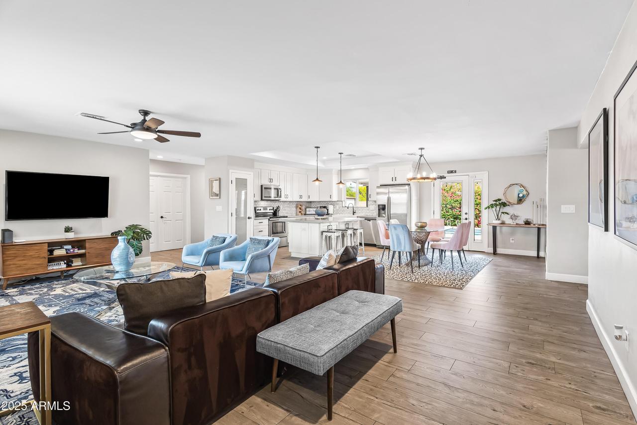 8214 E Meadowbrook Ave., Scottsdale, AZ 85251