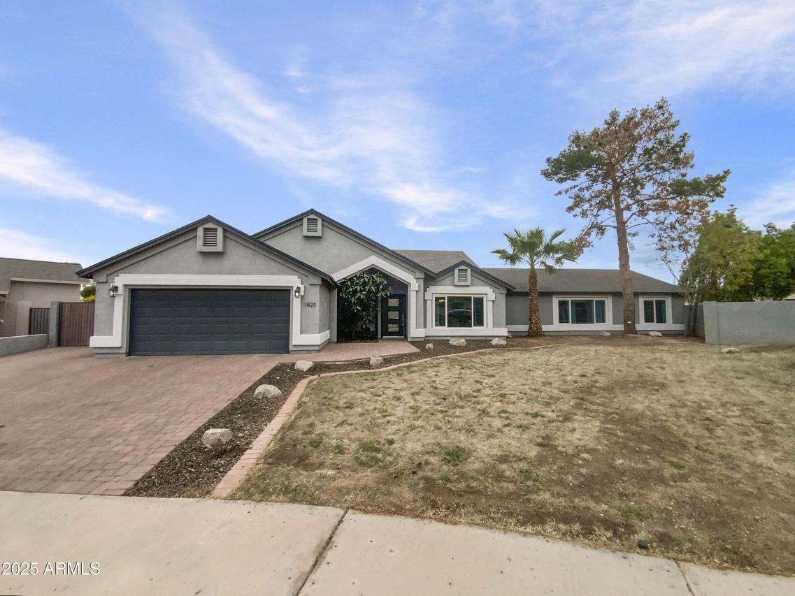 1820 N Avoca Cir., Mesa, AZ 85207