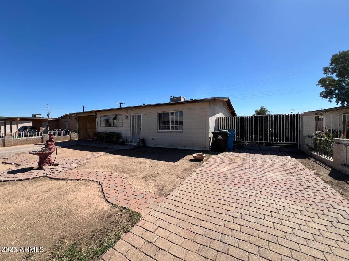 7511 W Clarendon Ave., Phoenix, AZ 85033