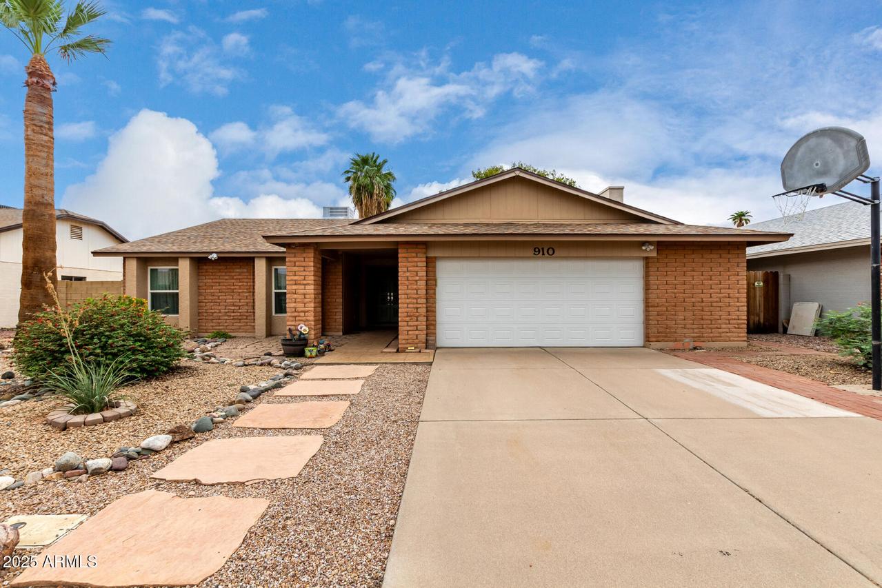910 W Plata Ave., Mesa, AZ 85210