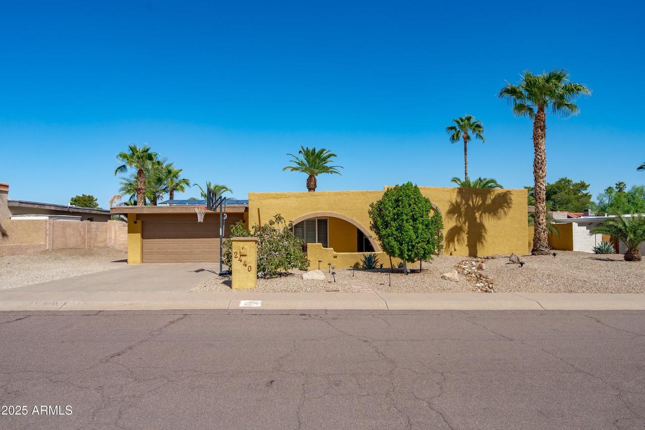 2440 E Yucca St., Phoenix, AZ 85028