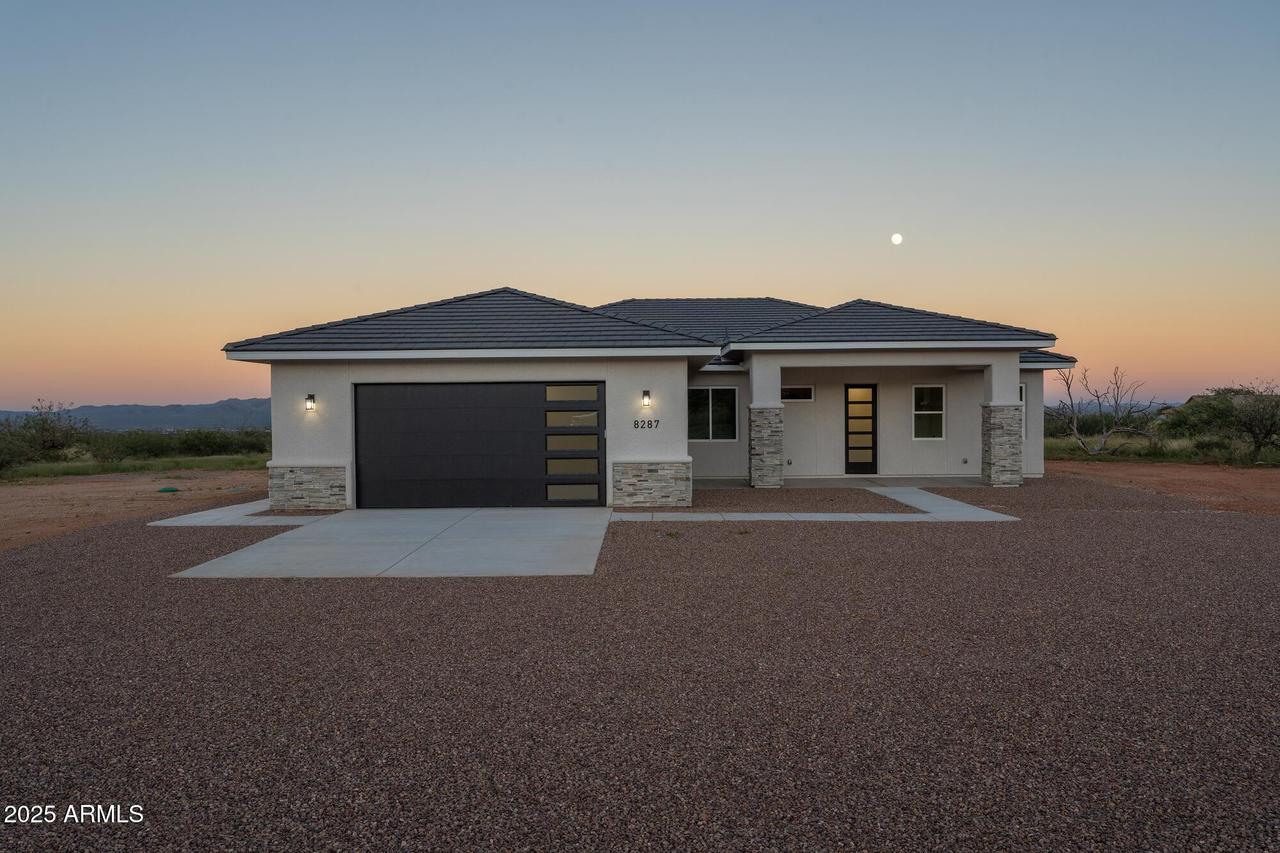 8287 S Elohyna Ln., Hereford, AZ 85615