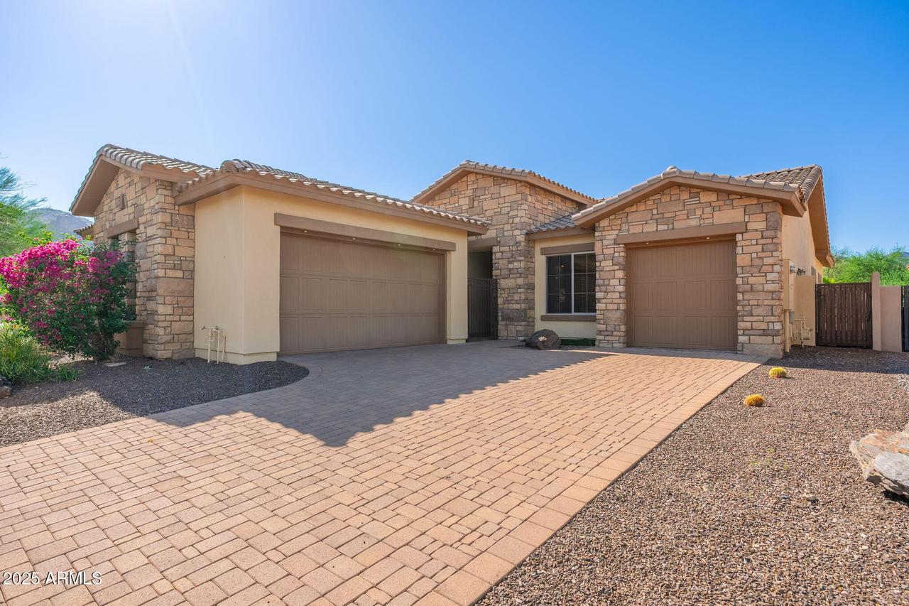 213 E Summerside Rd., Phoenix, AZ 85042