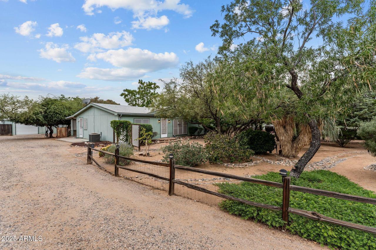 23117 W Staghorn Ln., Congress, AZ 85332