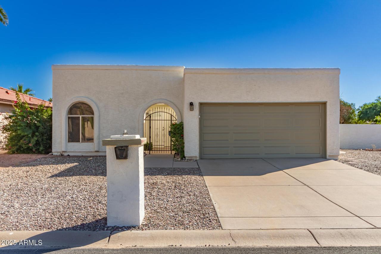 26621 S Shumaker Dr Dr., Sun Lakes, AZ 85248