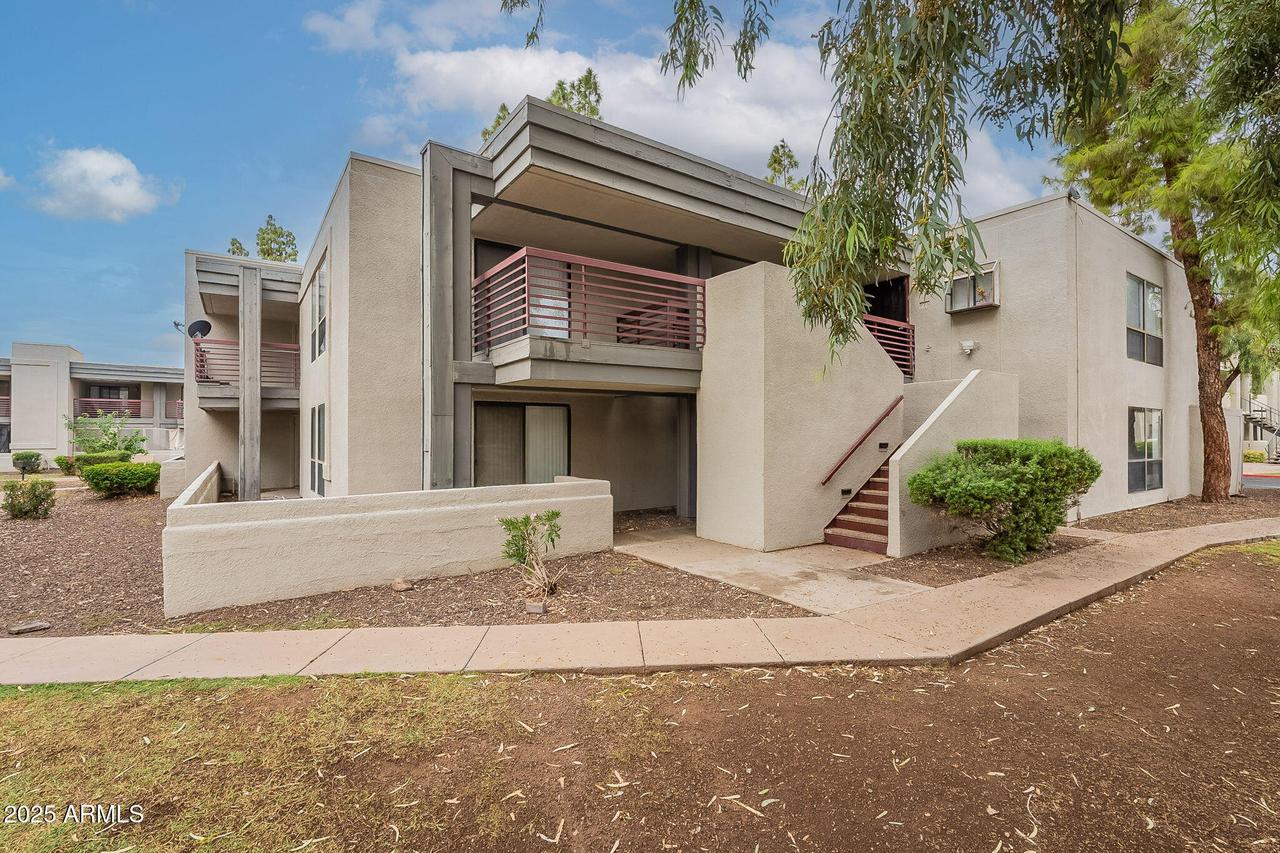 3329 W Danbury Dr. #F116, Phoenix, AZ 85053
