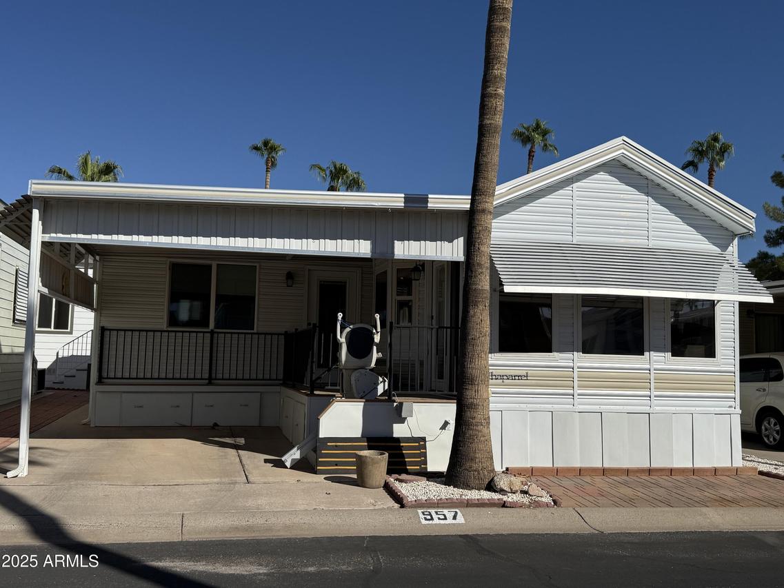 957 Oxide Dr., Apache Junction, AZ 85119
