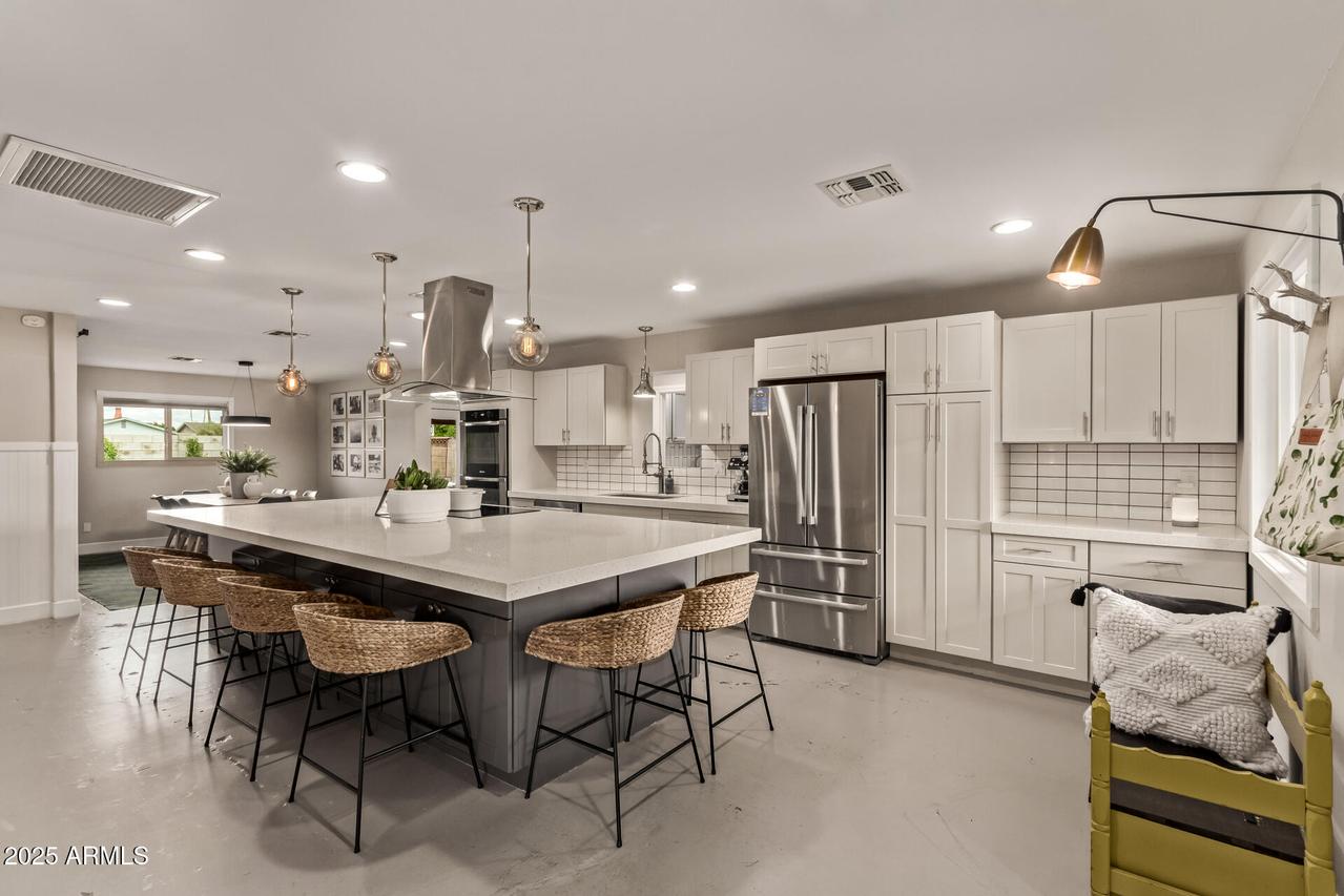 3834 E Shaw Butte Dr., Phoenix, AZ 85028