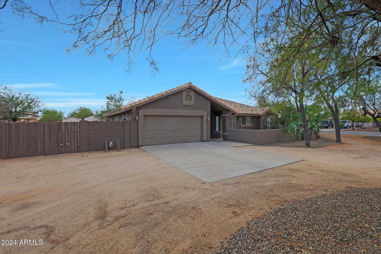 501 E Desert Hills Estate Dr., Phoenix, AZ 85086