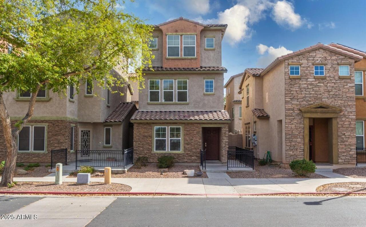 2017 N 78th Dr., Phoenix, AZ 85035
