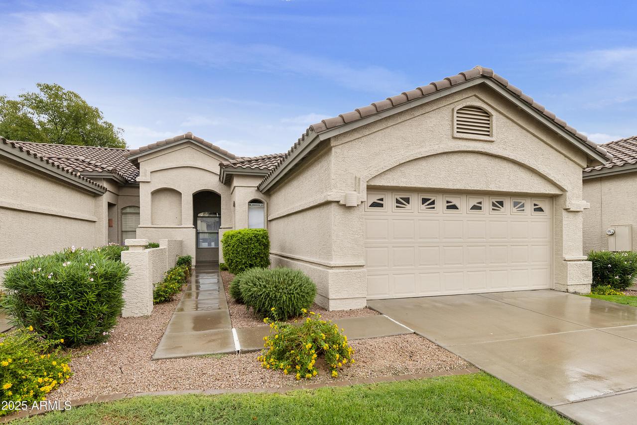 23733 S Pleasant Way, Sun Lakes, AZ 85248