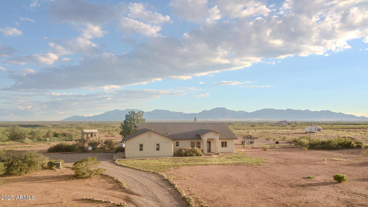 1002 E Lena Way, Huachuca City, AZ 85616