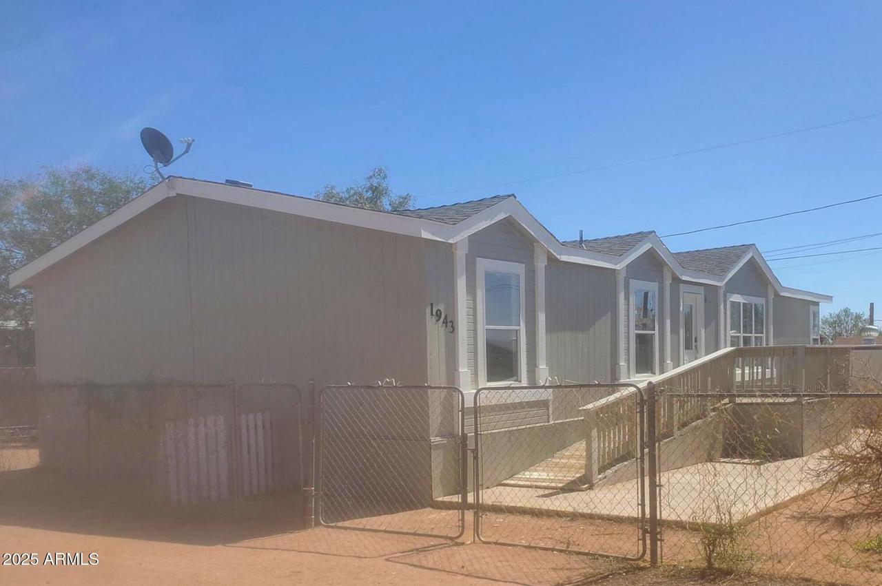 1943 N Main Dr., Apache Junction, AZ 85120