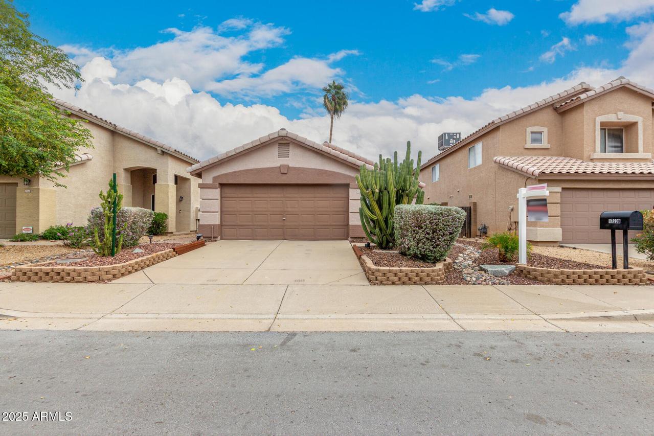 17239 N 42nd St., Phoenix, AZ 85032